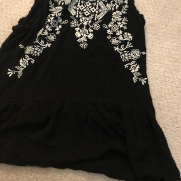 Xhilaration Sleeveless Top with Embroidery - Picture 8 of 10